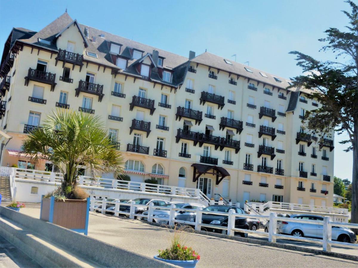 Les Pieds Dans L'eau * Donville-les-Bains