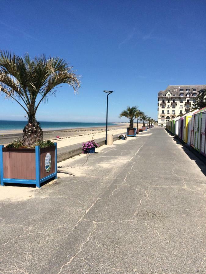 Les Pieds Dans L'eau * Donville-les-Bains
