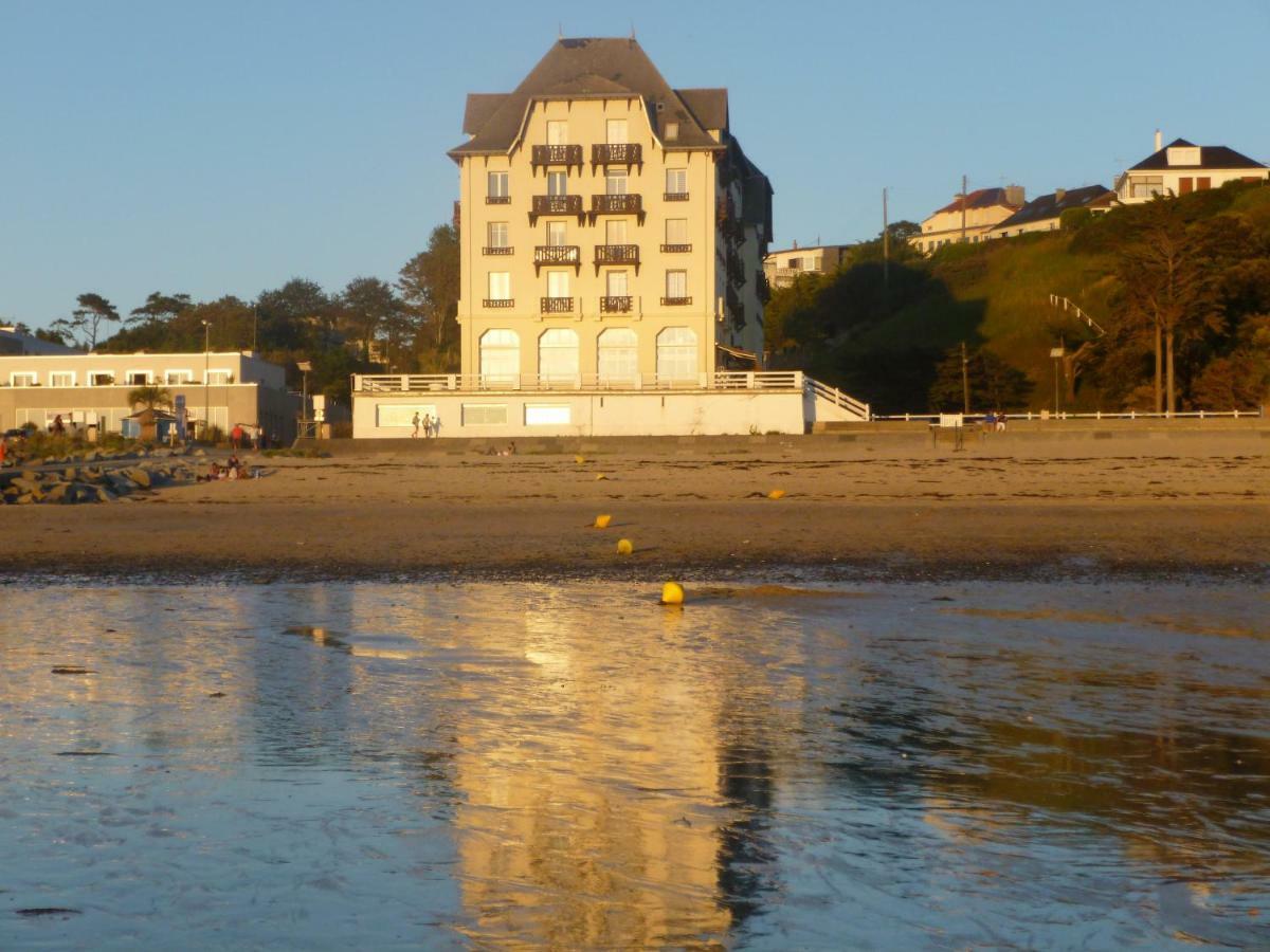 Les Pieds Dans L'eau